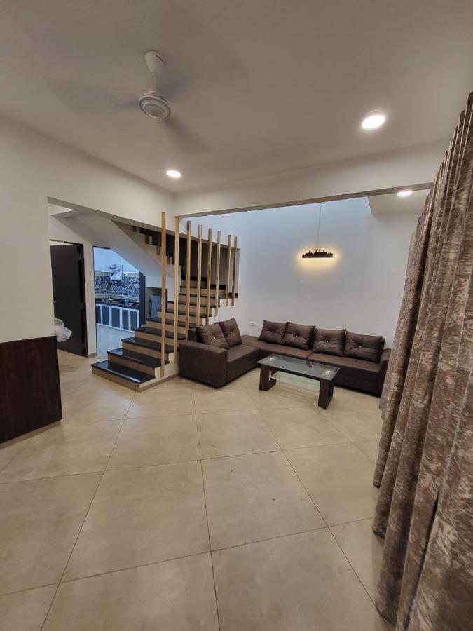 Mannat Squeeze 3Bhk Villa โลนาวาลา ภายนอก รูปภาพ